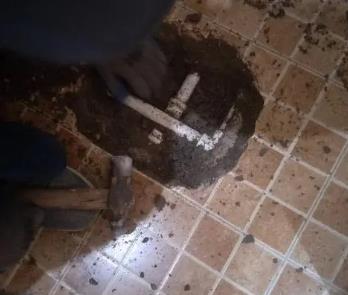 雅江卫生间漏水维修公司为您分享下卫生间渗水如何处理及注意事项